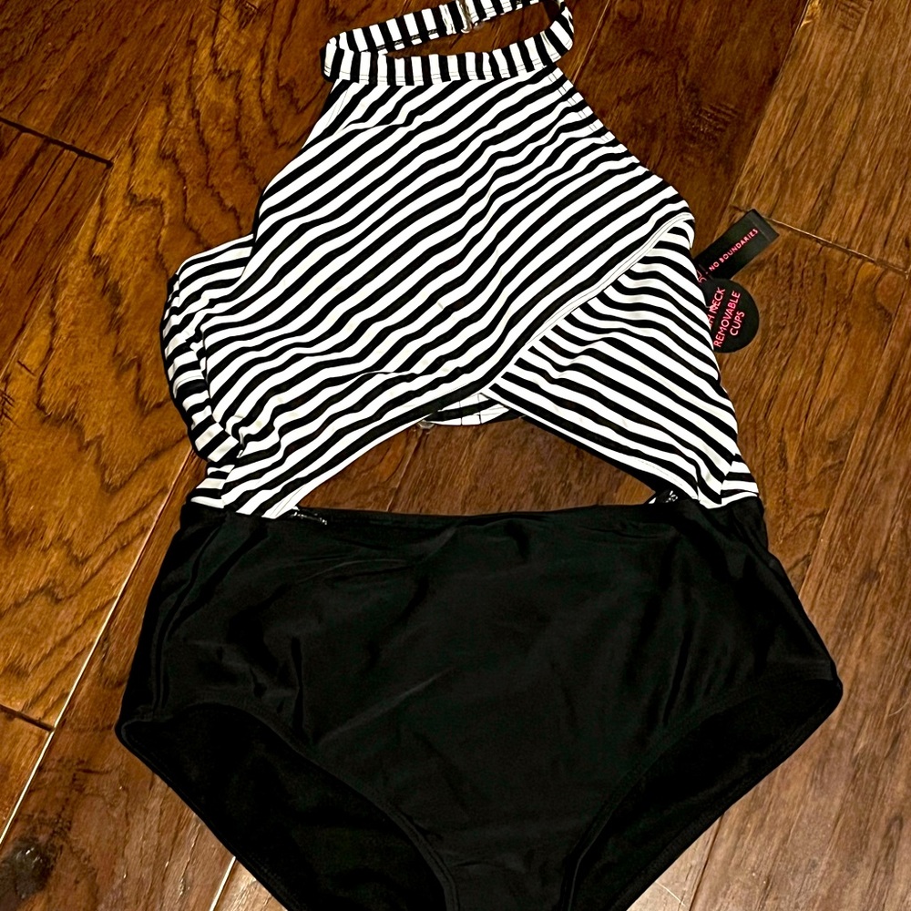 Time and Tru Swimsuit Cut out one piece striped time and tru